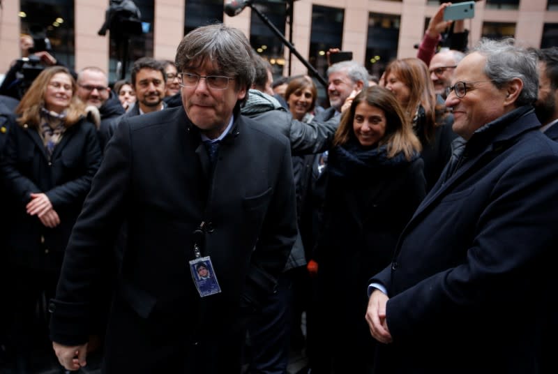 El exmiembro del Gobierno catalán Carles Puigdemont, llega a su primera sesión plenaria como miembro del Parlamento Europeo en Estrasburgo, Francia, el 13 de enero de 2020