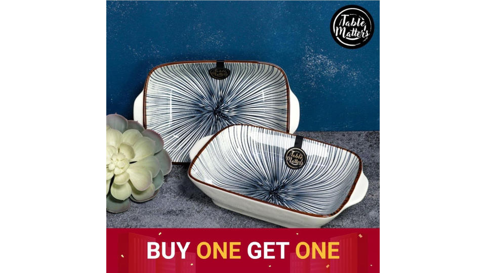 [Buy 1 Get 1] Table Matters - Blue Illusion - 8.5 inch Baking Dish with Handles. (Photo: Shopee SG)