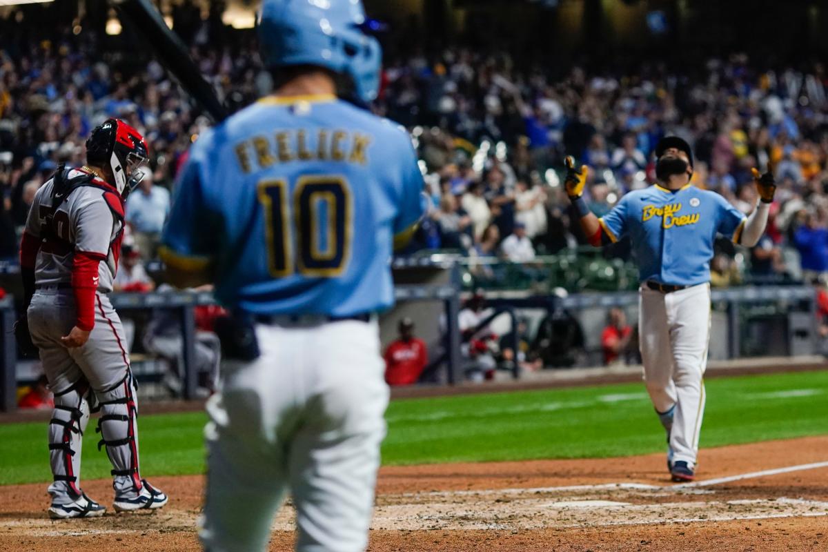 Family of Brewers' Garrett Mitchell goes wild after hitting game