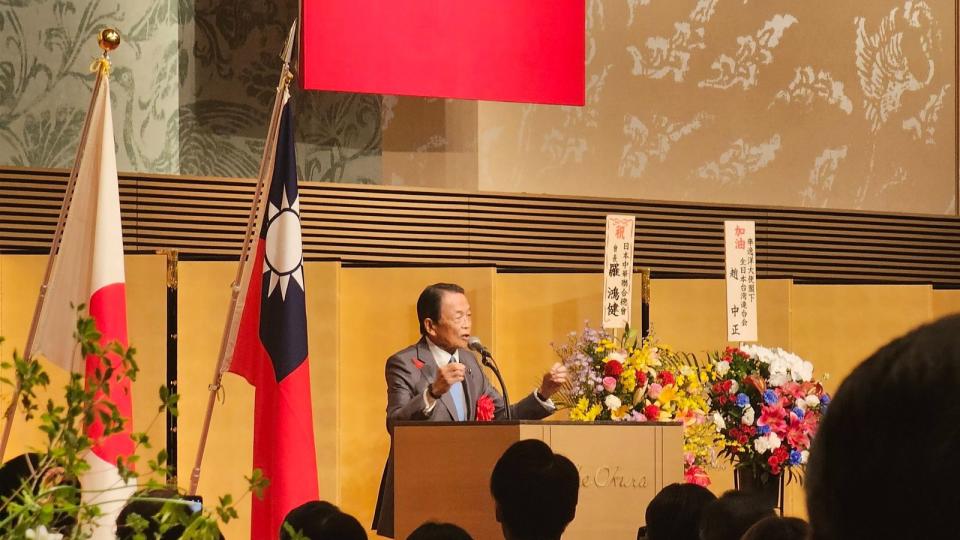 不顧中共反對！麻生太郎參加國慶活動，公開稱「台灣是國家」。（翻自X平台）