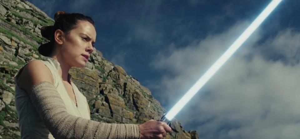 Rey wielding her lightsaber on Ahch-To in "Star Wars: Episode VIII - The Last Jedi"