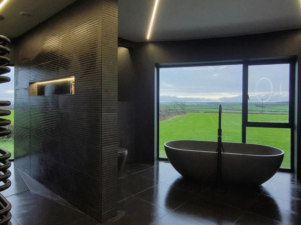 The master bathroom.