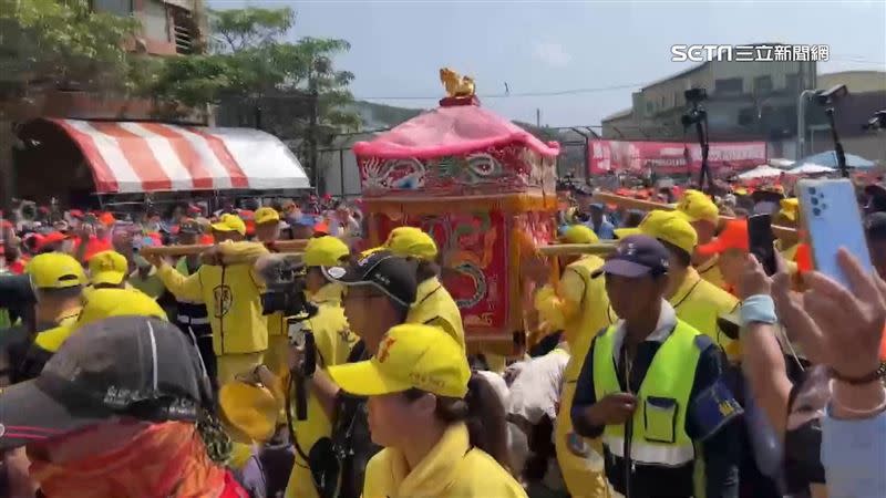 媽祖回鑾前一晚會先駐駕通霄慈后宮，隔天於秋茂園換轎。