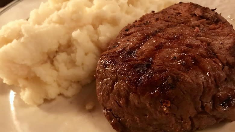 filet with mashed potatoes