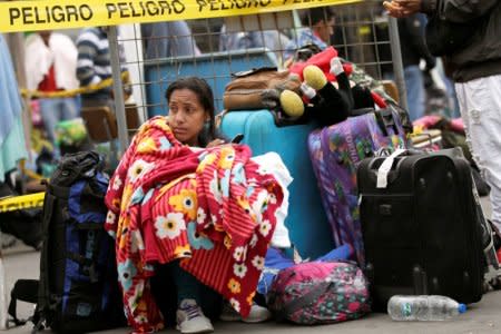 Venezuelan migrant waits in line to register their entry into Ecuador, at the Rumichaca International Bridge, in Tulcan, Ecuador August 19, 2018.  REUTERS/Luisa Gonzalez