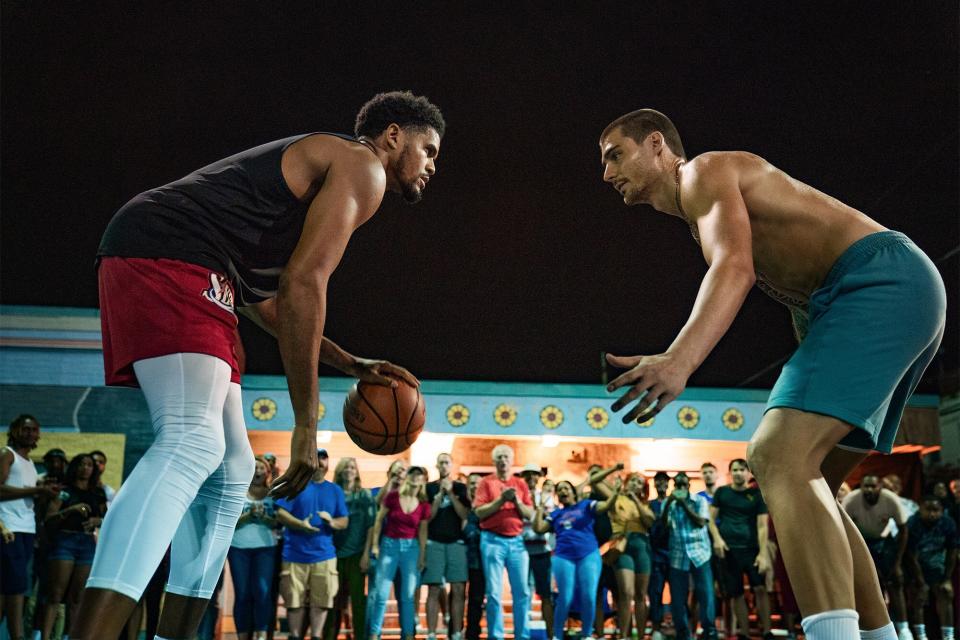 HUSTLE. (L-R) Tobias Harris as Himself and Juancho Hernangomez as Bo Cruz in Hustle. Cr. Scott Yamano/Netflix © 2022.