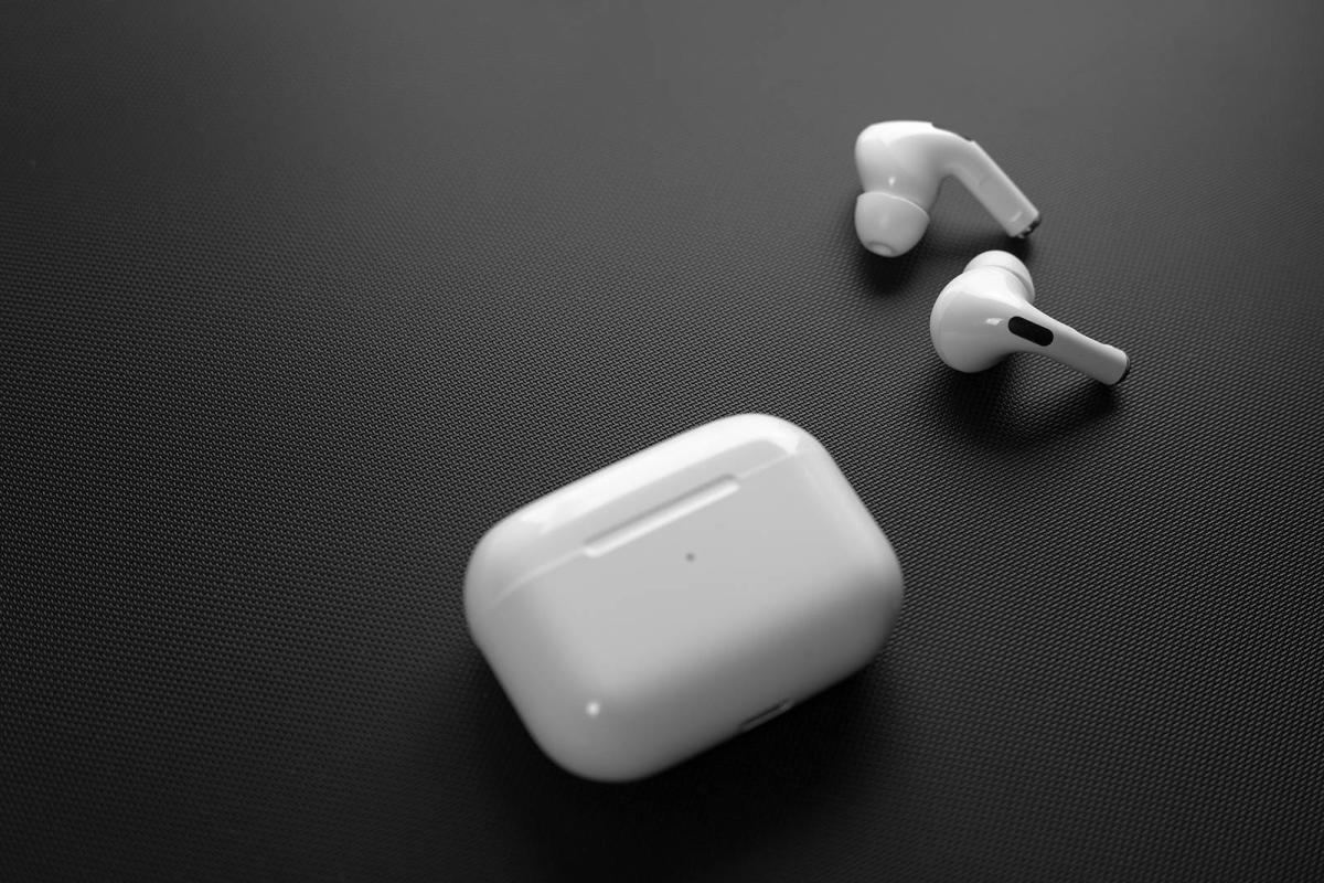 AirPods 2 Rumor Reveals More Details Including Release Date This Month