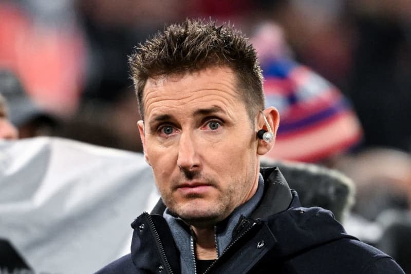 TV pundit Miroslav Klose is pictured before the UEFA Champions League soccer match between FC Bayern Munich and Lazio Roma at Allianz Arena. Miroslav Klose has said he would be ready to return to Lazio as coach in succession of Maurizio Sarri, eight years after ending his playing career at the Rome club. Sven Hoppe/dpa