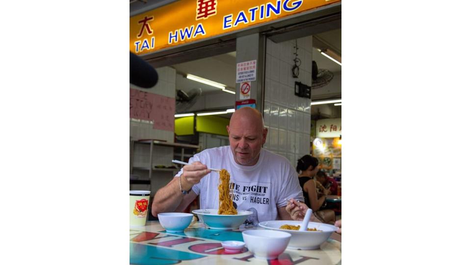 Tom Kerridge eating noodles