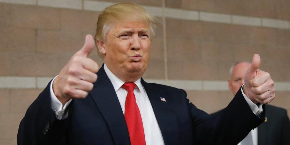 trump thumbs up