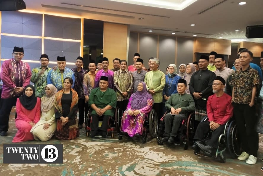 Ex-athletes receive financial aid ahead of Hari Raya