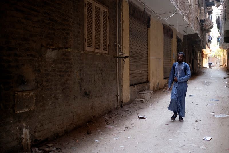 Mamadou Safaiou Barry, a Guinean student, cycles across Africa for a spot in a top Islamic university