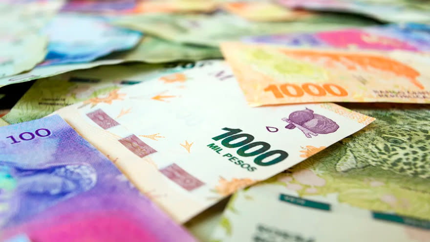 En 2009, $100 argentinos valían más de 200 bolivianos. Hoy valen un peso con cincuenta.