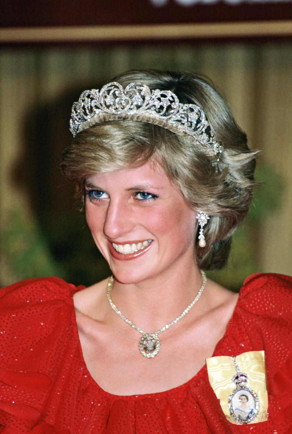 <i>The brooch, a family heirloom, once belonged to<span> Queen Alexandra, who passed it down to Queen Mary before it was the Queen Mother’s to give to Diana. </span>(Image via Getty)</i>