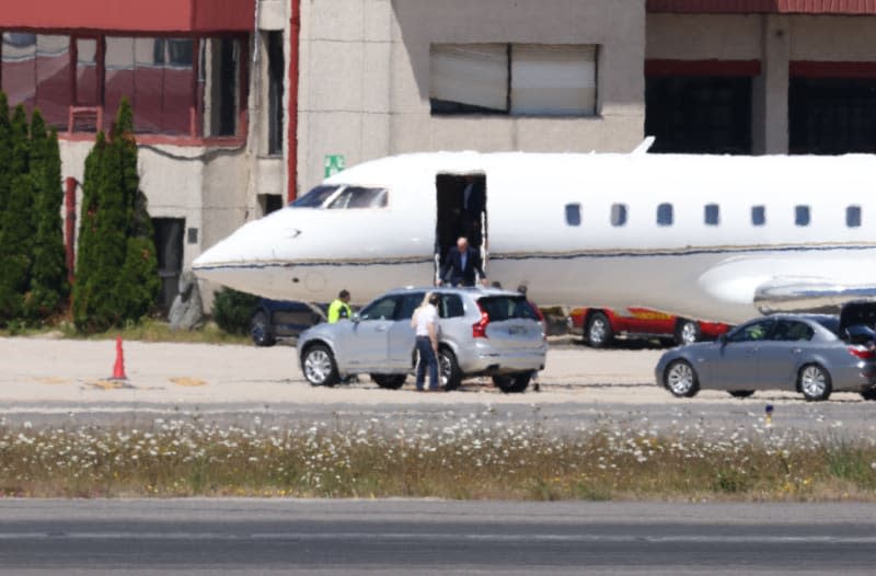 Rey Juan Carlos en el aeropuerto de Vigo