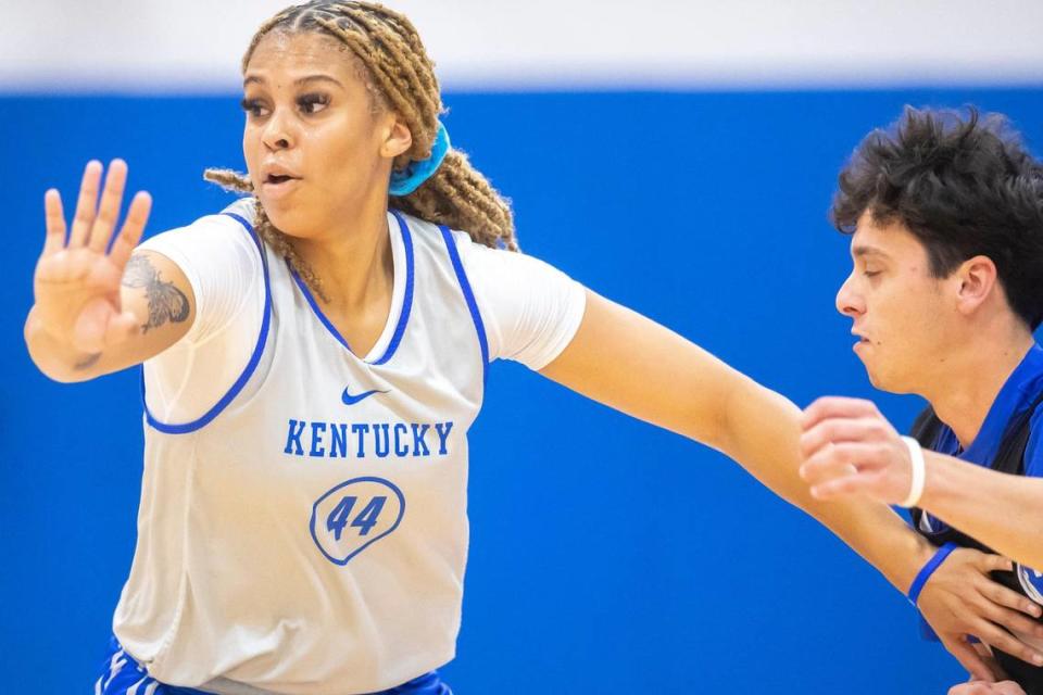 Kentucky freshman post player Janae Walker (44) is a gifted musician who plays piano, oboe, guitar and violin.