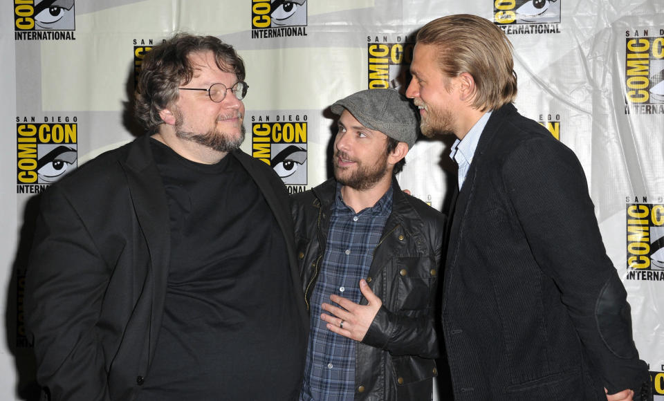 Guillermo del Toro dirigió a Charlie Hunnam en 'Titanes del Pacífico', estrenada a mediados de 2013. (Foto de Albert L. Ortega/Getty Images)