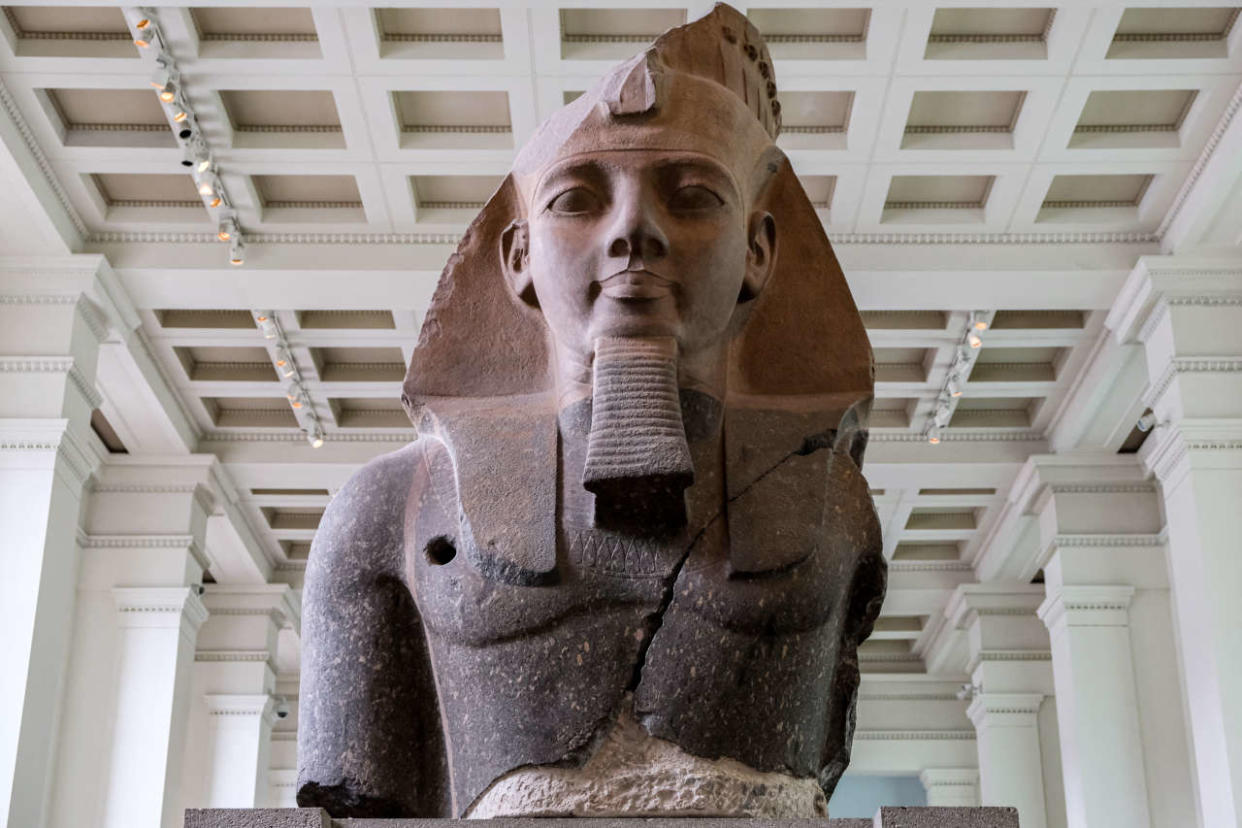 Le « Jeune Memnon » est une statue de l’Égypte antique, qui représente le pharaon Ramsès II.