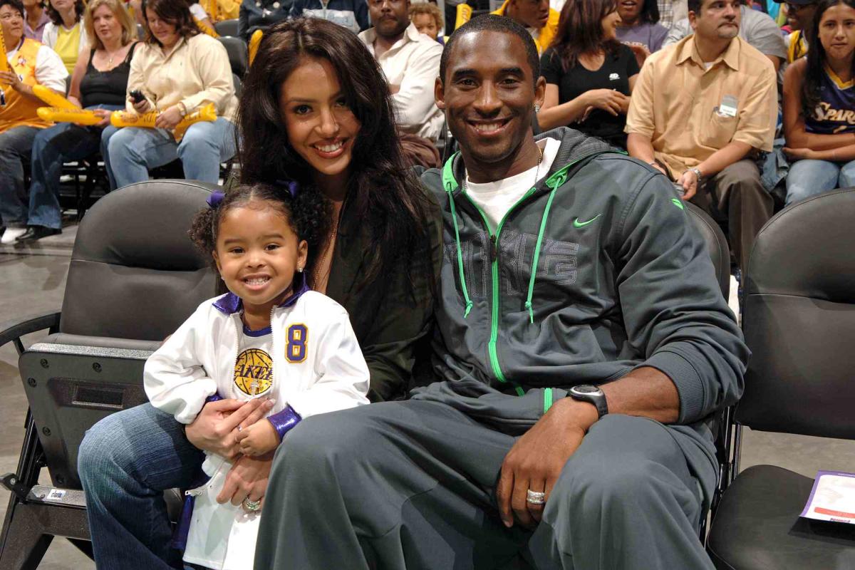 Vanessa Bryant Shares Photos of Kobe and Gianna to Celebrate His ...