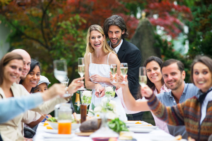 Las bodas sorpresa son una buena ocasión para economizar algunos gastos. Foto: Westend61/Getty Images