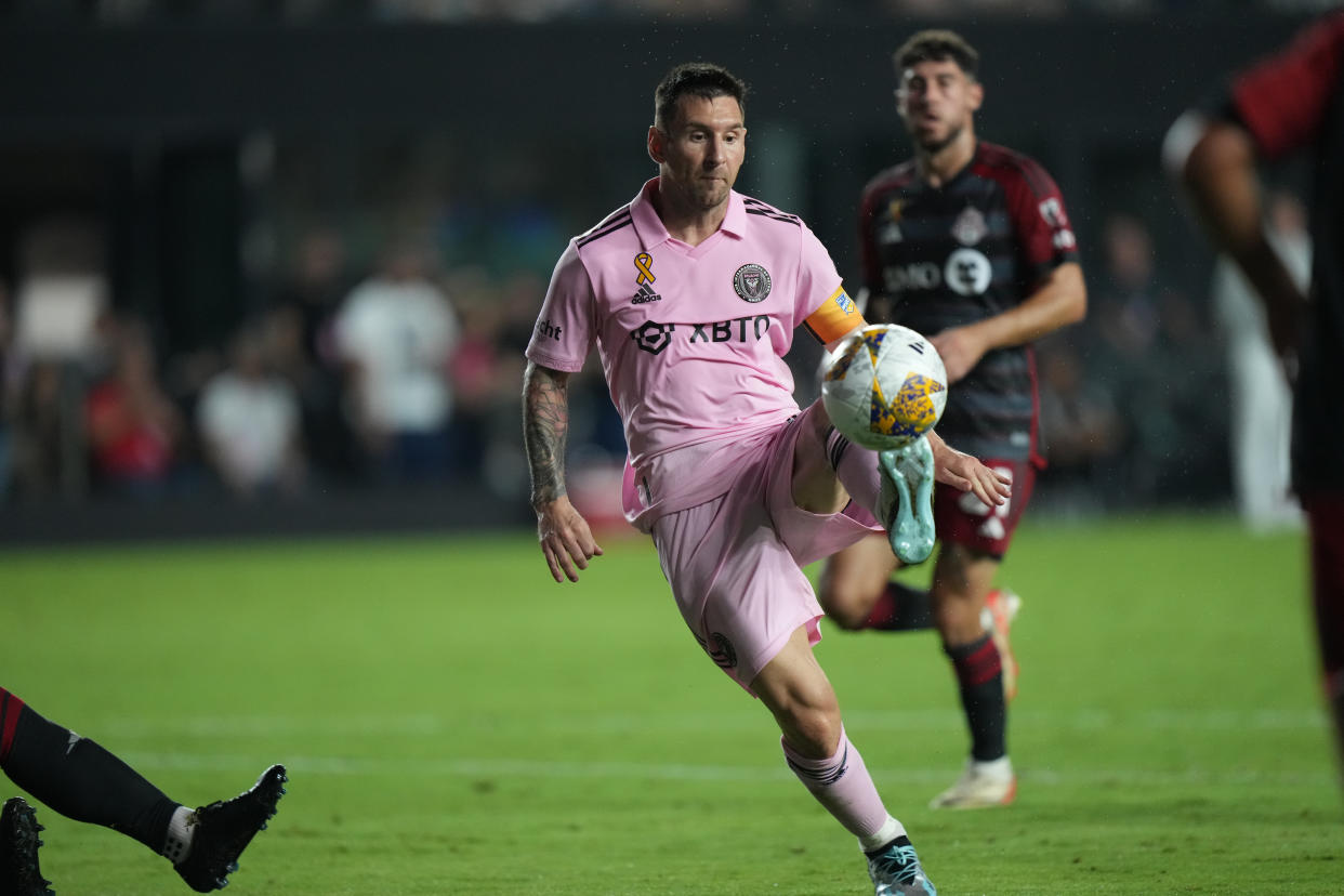 FORT LAUDERDALE, FL - SEPTEMBER 20: Inter Miami forward Lionel Messi (10) collects a pass during the match between Toronto FC and Inter Miami CF at DRV PNK Stadium, Fort Lauderdale, Fla. (Photo by Peter Joneleit/Icon Sportswire via Getty Images)