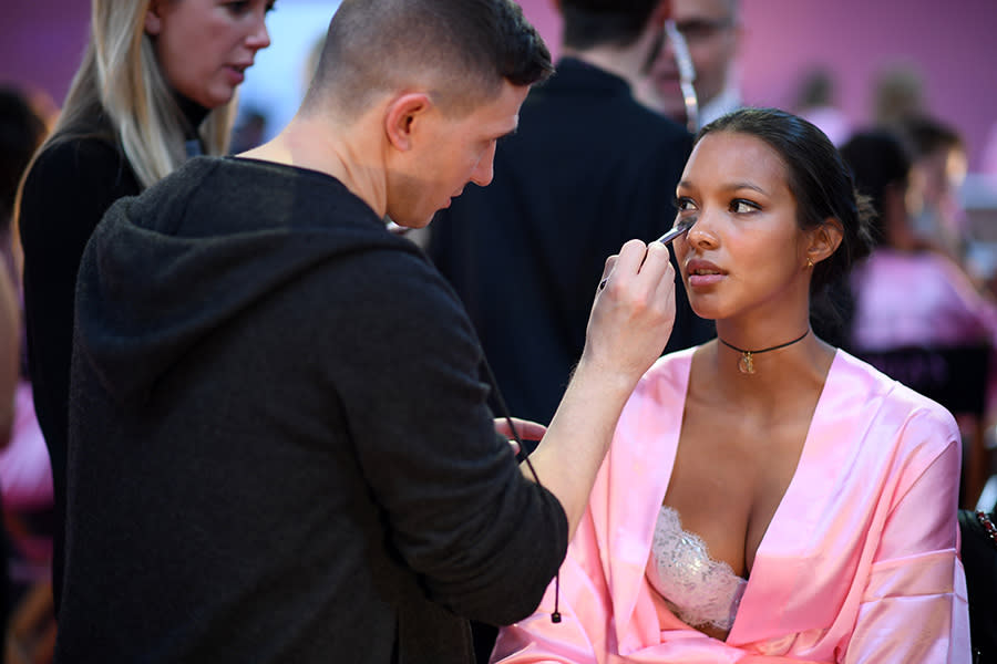 <p>Getting eyelashes curled requires lots of concentration as demonstrated by Lais Ribeiro. <em>(Photo: Getty Images)</em> </p>