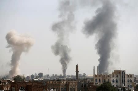 Smoke rises from the site of Saudi-led air strikes in Sanaa, Yemen August 31, 2016. REUTERS/Khaled Abdullah