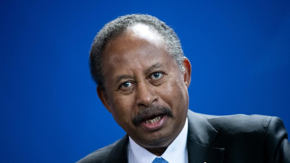 Abdullah Hamduk, Ministerpräsident des Sudan und Leiter der sudanesischen Übergangsregierung, spricht im Februar auf einer Pressekonferenz.