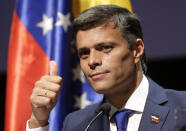 Venezuelan opposition leader Leopoldo Lopez gives the thumbs up during a news conference in Madrid on Tuesday, Oct. 27, 2020. Prominent opposition activist Leopoldo López who has abandoned the Spanish ambassador's residence in Caracas and left Venezuela after years of frustrated efforts to oust the nation's socialist president is holding a news conference in Madrid. (AP Photo/Andrea Comas)