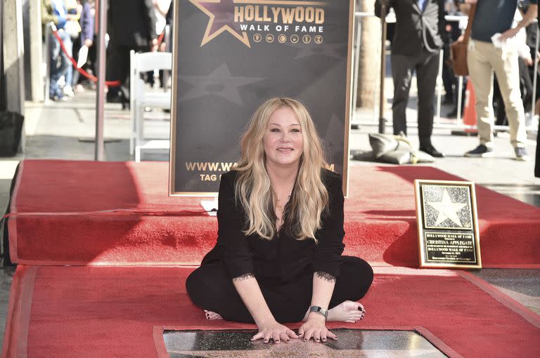 Christina Applegate recibió el lunes su estrella en el Paseo de la Fama de Hollywood