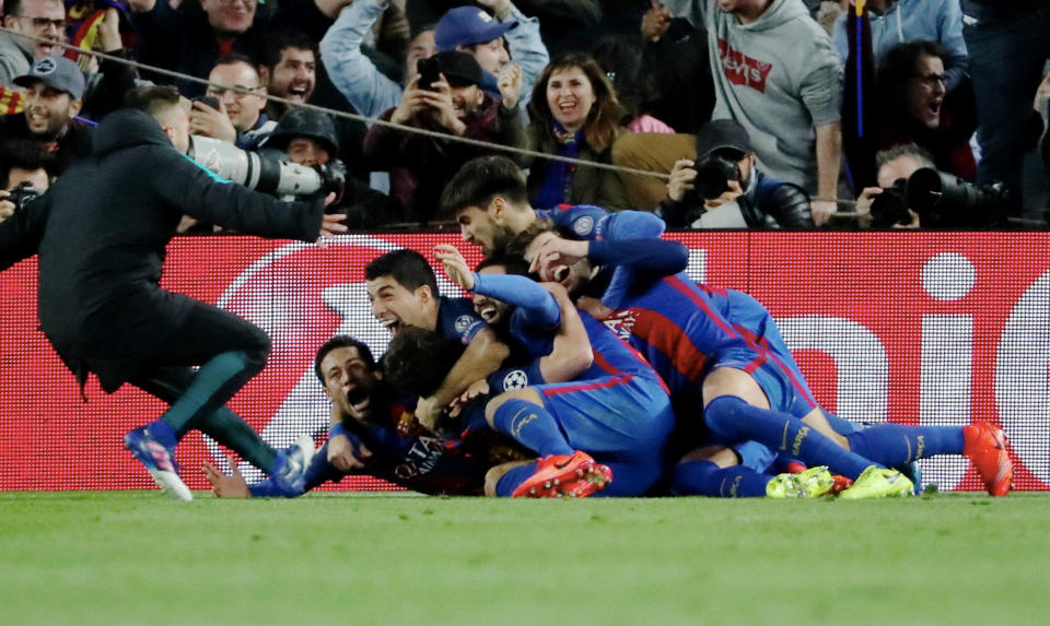 BARCELONA, SPAIN - MARCH 08:  Neymar Jr, Luis Suarez, Gerard Pique of Barcelona FC celebrate the victory goal of Sergi Roberto during the UEFA Champions League Round of 16 second leg match between FC Barcelona and Paris Saint-Germain at Camp Nou on March 8, 2017 in Barcelona, Spain.  (Photo by Xavier Laine/Getty Images)