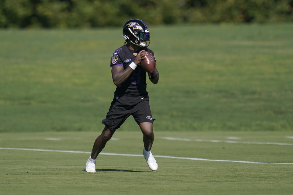 Baltimore Ravens quarterback Lamar Jackson works out during the team's NFL football training, Tuesday, June 15, 2021, in Owings Mills, Md. (AP Photo/Julio Cortez)