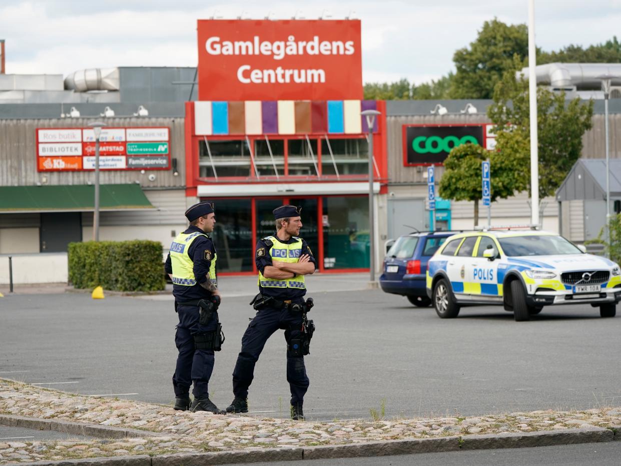 Police monitor the area at the scene of a shooting in Kristianstad (EPA/Johan Nilsson)