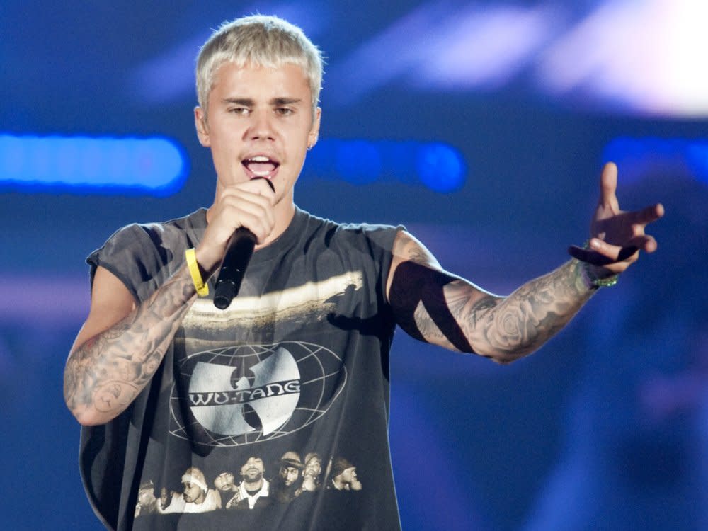 Ärgert sich über neue T-Shirt-Kollektion: Der kanadische Sänger Justin Bieber (28). (Bild: Jack Fordyce/Shutterstock.com)