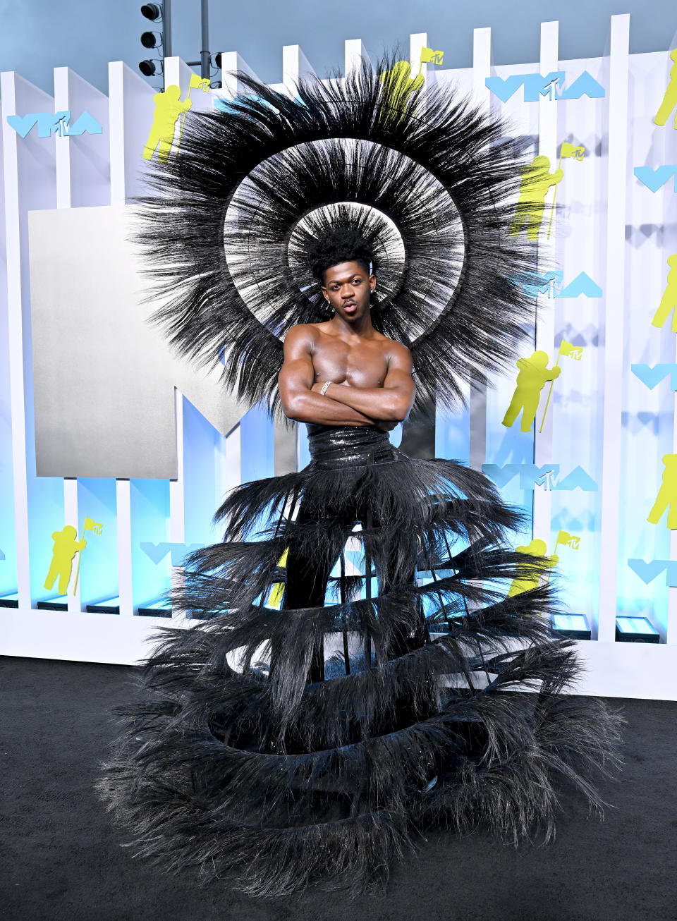 Lil Nas X stand mit diesem Outfit bei den MTV Video Music Awards definitiv im Mittelpunkt (Bild: Axelle/Bauer-Griffin/FilmMagic)