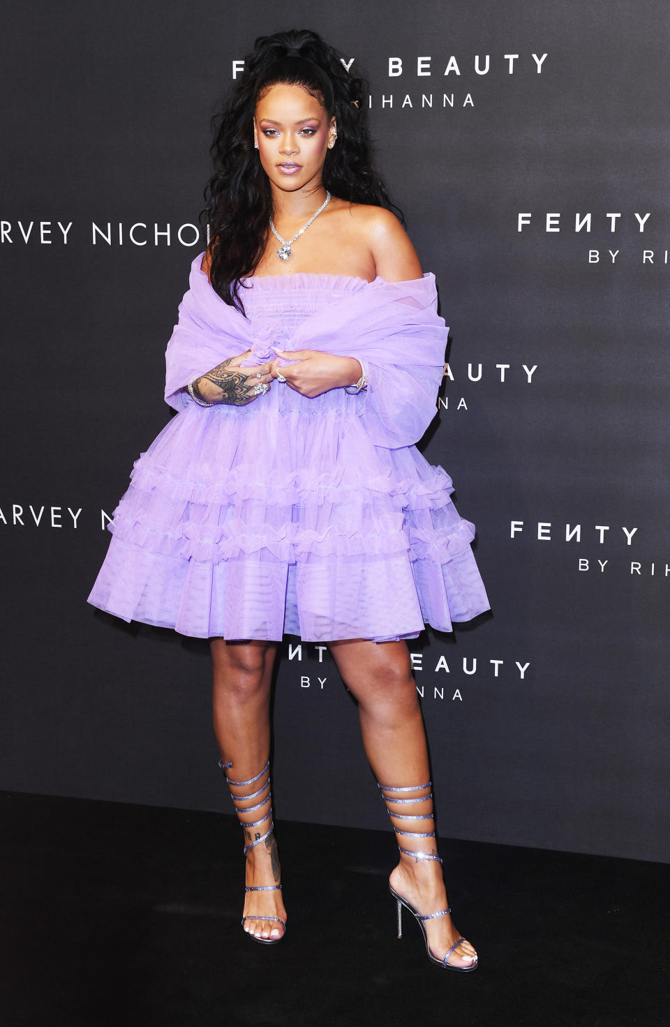 <p>During London Fashion Week, Rihanna stunned at a launch party for her Fenty Beauty line. Her <a rel="nofollow" href="https://www.yahoo.com/lifestyle/rihanna-channels-inner-princess-molly-goddard-fenty-beauty-launch-2-141255300.html" data-ylk="slk:lilac ruffled dress;elm:context_link;itc:0;sec:content-canvas;outcm:mb_qualified_link;_E:mb_qualified_link;ct:story;" class="link  yahoo-link">lilac ruffled dress</a>, designed by Molly Goddard, was everything. (Photo: Rune Hellestad/Getty Images) </p>