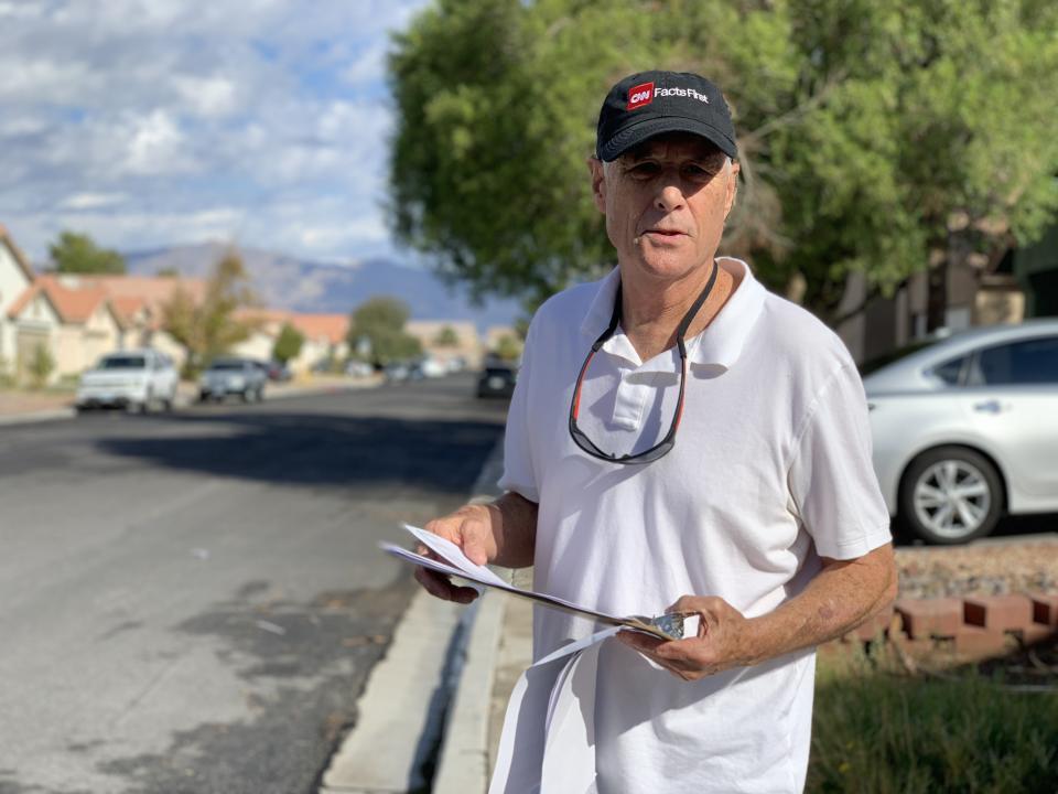 Democrat Gary Witt canvasses a Las Vegas suburb urging people to vote ahead of the November midterm election. (Photo: Igor Bobic / HuffPost)