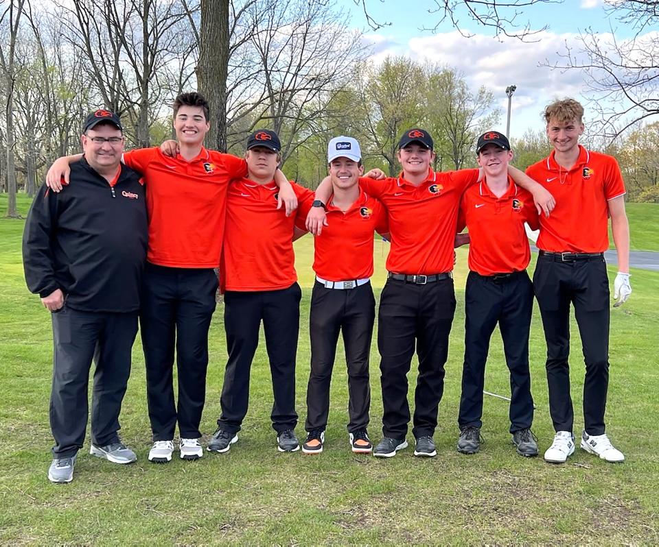 Los Orioles de Quincy ganaron su segundo jamboree de golf Big 8 consecutivo el jueves en el campo de golf Bella Vista de Bronson.