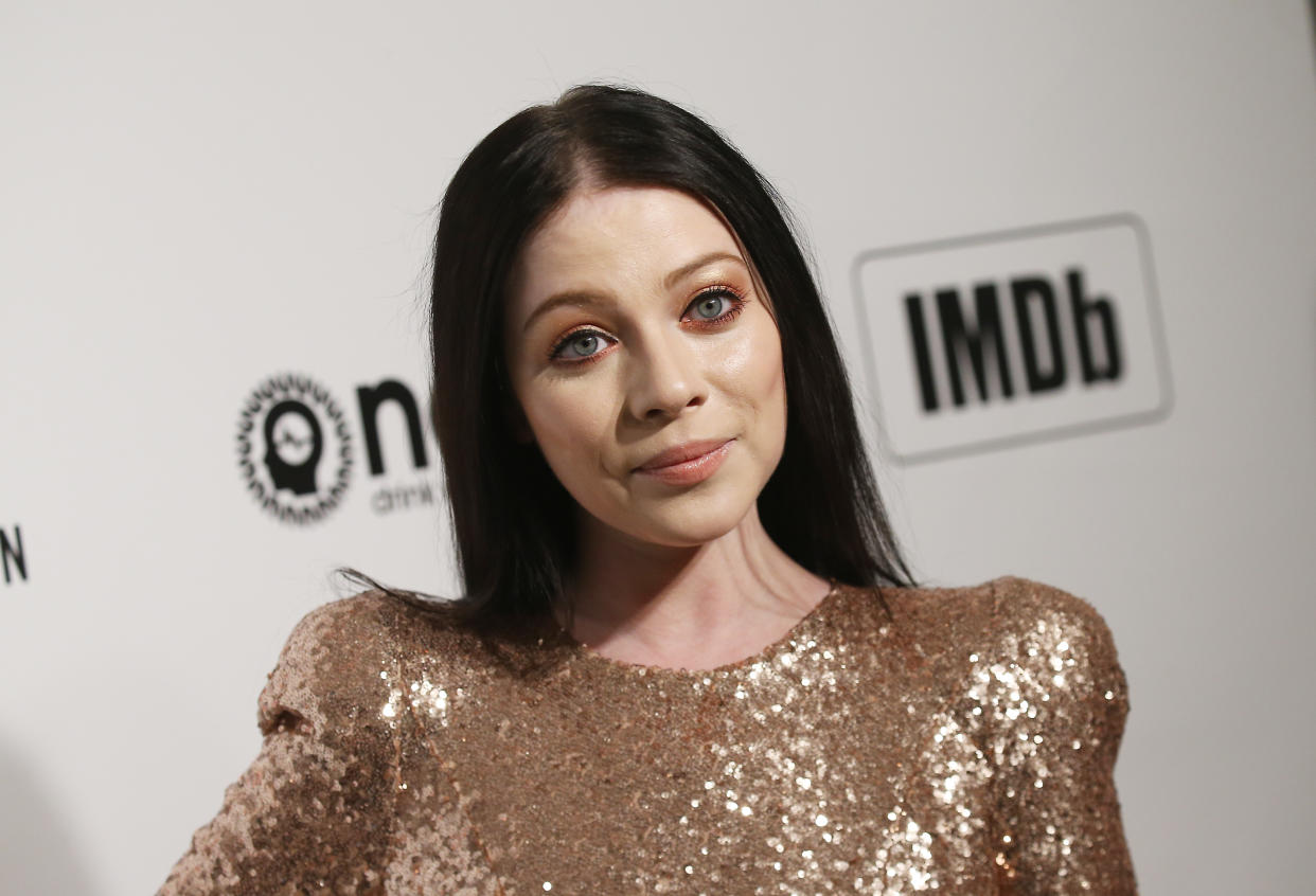 Michelle Trachtenberg responde a comentarios críticos que señalan su aspecto con tan solo 38 años. (Foto de Michael Tran/AFP via Getty Images)