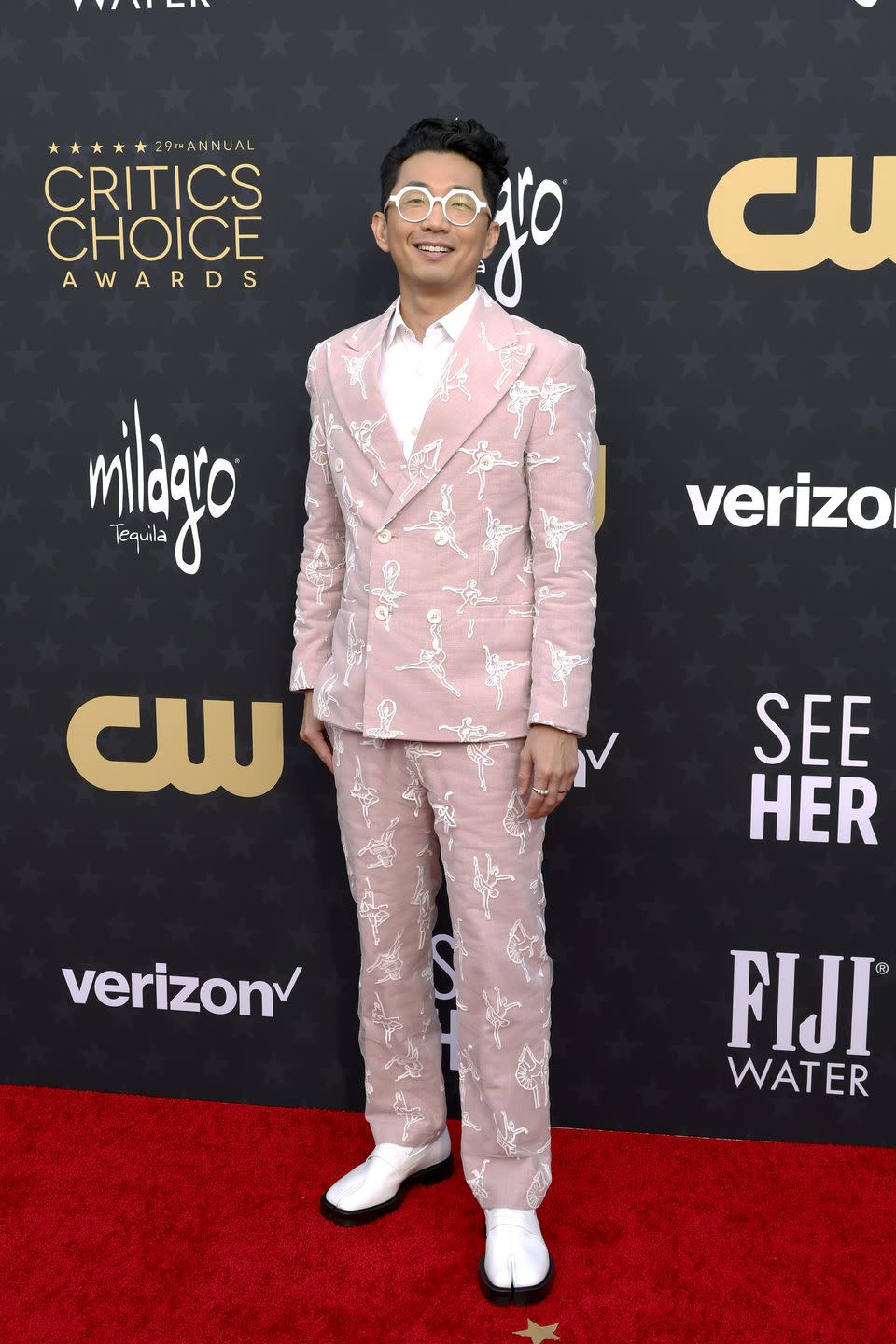 santa monica, california january 14 lee sung jin attends the 29th annual critics choice awards at barker hangar on january 14, 2024 in santa monica, california photo by frazer harrisongetty images