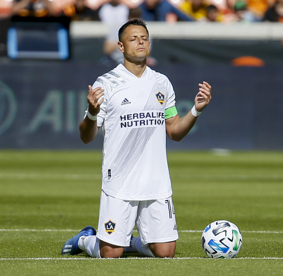 HOUSTON, TEXAS - FEBRUARY 29: Javier "Chicharito" Hernandez #14 of Los Angeles Galaxy takes a moment of silence before playing the Houston Dynamo at BBVA Stadium on February 29, 2020 in Houston, Texas. (Photo by Bob Levey/Getty Images)