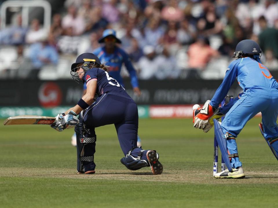 Lauren Winfield loses her wicket by India's keeper Sushma Verma (Getty)