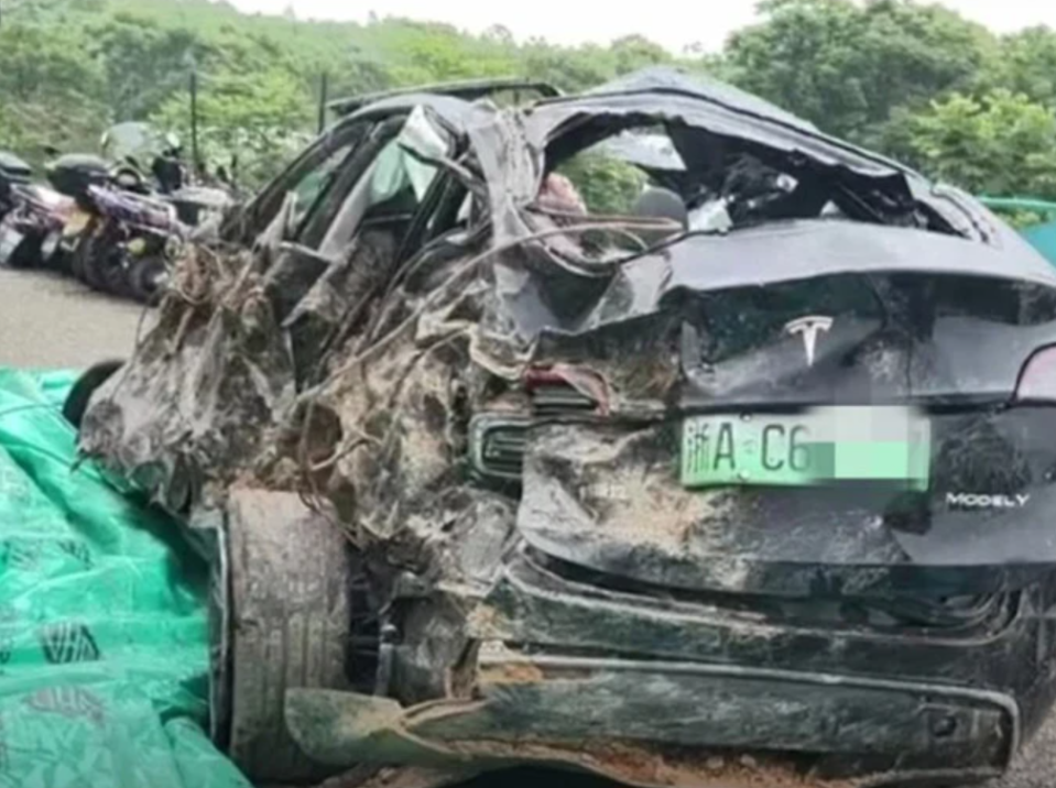 浙江省金華市一對夫婦上月27日駕駛Tesla Model Y電動車時，在盤山公路衝下山路，兩人最終均搶救無效死亡。家屬質疑現場沒有煞車痕迹，行車紀錄儀數據又離奇消失不見。(網上圖片)