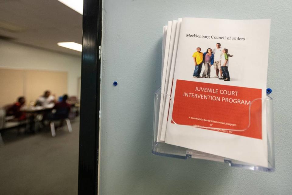 Lisa Hollis holds an evening session of the Juvenile Court Intervention Program through the Mecklenburg Council of Elders on Wednesday, Aug. 3, 2022 in the former Plaza Road Pre-K building in Charlotte, N.C.