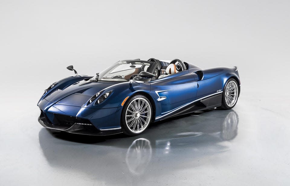 2018-Pagani-Huayra-Roadster