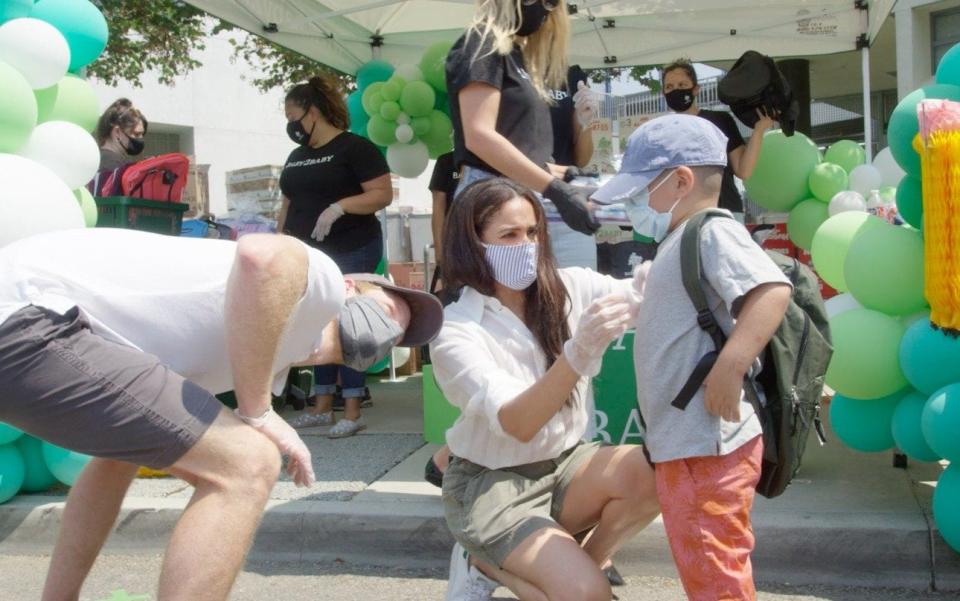 volunteering The Duke and Duchess of Sussex - Baby2Baby