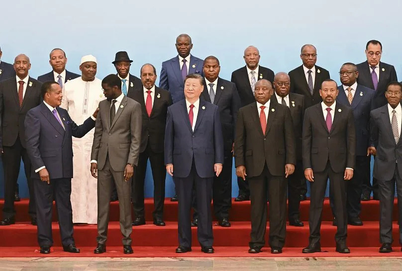 Le président chinois Xi Jinping et les dirigeants africains lors du sommet du Forum sur la coopération sino-africaine au Grand Hall du Peuple à Pékin, jeudi 5 septembre 2024