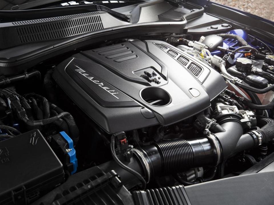 Ghibli MHEV採用全新打造的 2.0L直列四缸引擎搭配eBooster 電控渦輪串聯傳統渦輪增壓，擁有330匹馬力及450牛頓米的剽悍輸出。