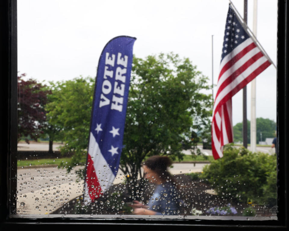  This was the scene in May 2023 on a rainy primary Election Day at Elkhorn Crossing School in Georgetown. (Kentucky Lantern photo by Abbey Cutrer)