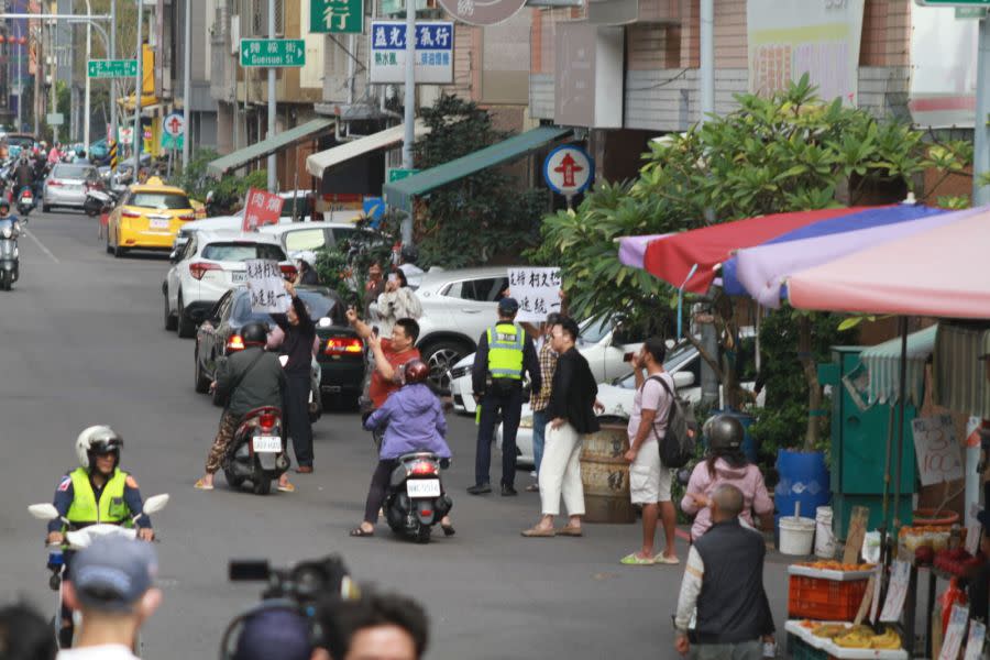 柯黑也響應白紙運動！柯高雄車掃 民眾舉支持柯文哲加速統一 239